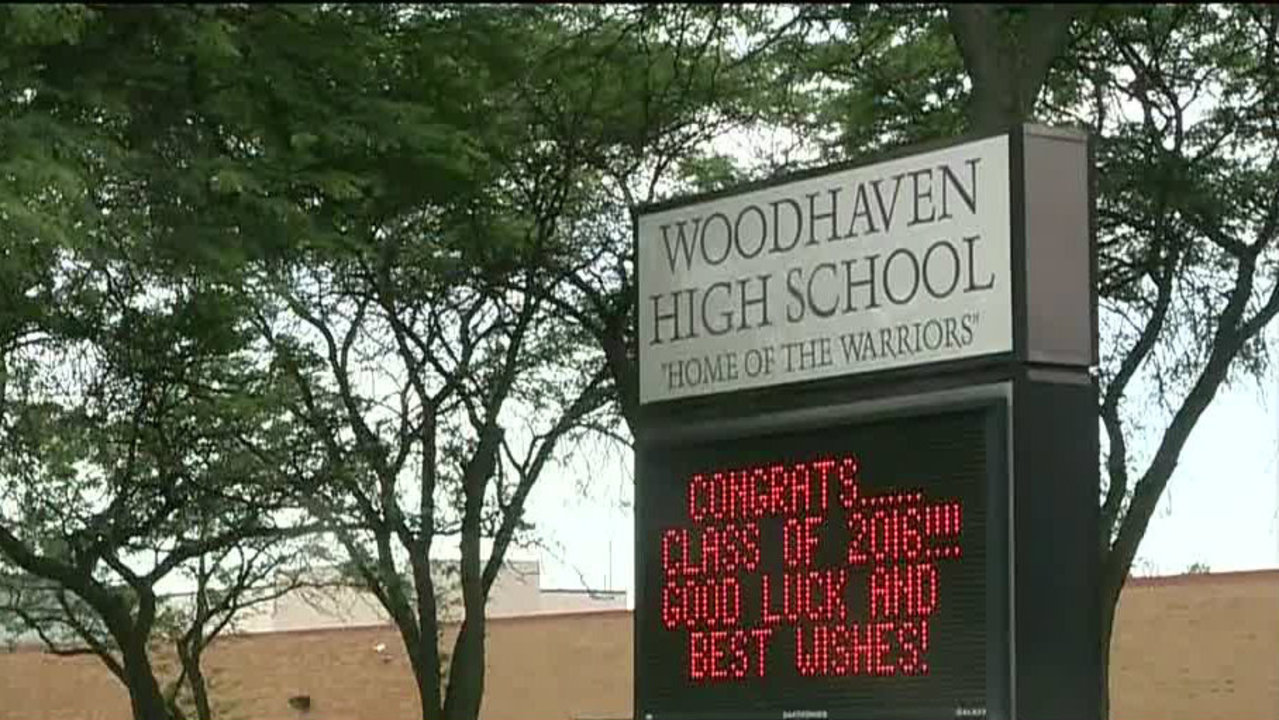 Woodhaven High School Teacher Accused Of Sexting 2 Students 
